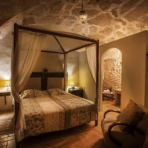 Lodge Mil Estrelles, Cornellá de Terri